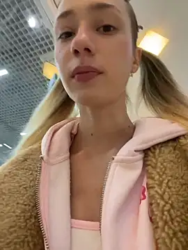 Lia  Love online show from 12, 11, 2025