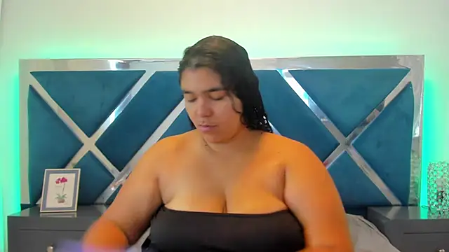 Tiffanymiller00 online show from 27, 7, 2026