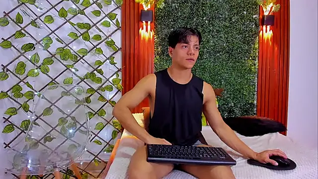 Snapshot of Valentino__X chatting on 22, 11, 2025 Valentino X online show from 22, 11, 2025