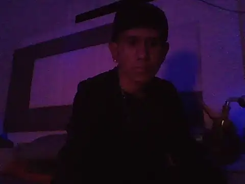 Snapshot of oiram27 chatting on 21, 12, 2025 oiram27 online show from 21, 12, 2025