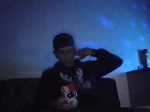 Snapshot of oiram27 chatting on 22, 12, 2025 oiram27 online show from 22, 12, 2025