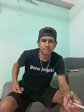 Snapshot of oiram27 chatting on 10, 4, 2026 oiram27 online show from 10, 4, 2026