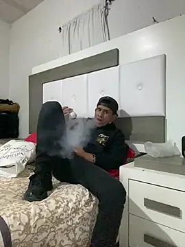 Snapshot of oiram27 chatting on 12, 4, 2026 oiram27 online show from 12, 4, 2026