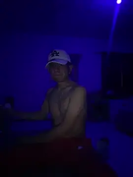 Snapshot of oiram27 chatting on 13, 4, 2026 oiram27 online show from 13, 4, 2026