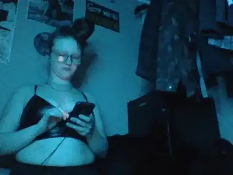 Snapshot of angel_star420864 chatting on 2, 1, 2025 angel star420864 online show from 2, 1, 2025