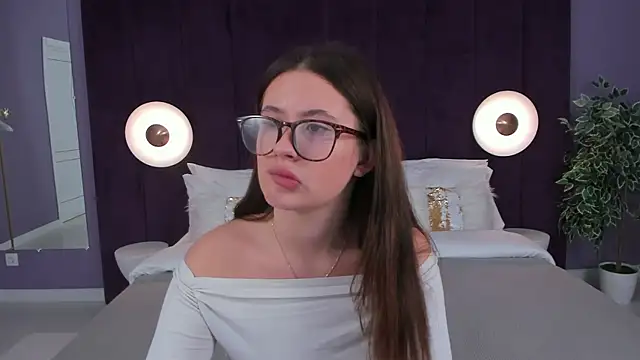 milaleoneli online show from 10, 2, 2025