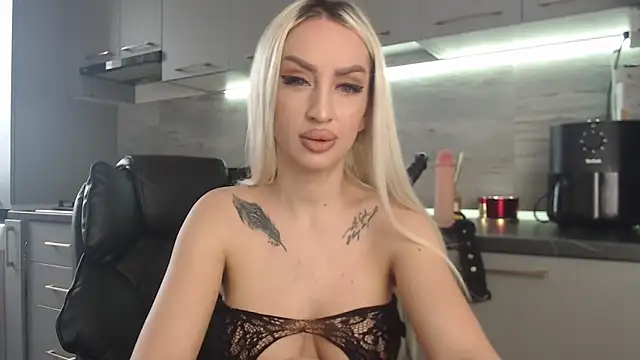 Snapshot of queenzoora chatting on 26, 2, 2026 queenzoora online show from 26, 2, 2026