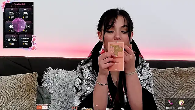 AveryWillow online show from 12, 2, 2025