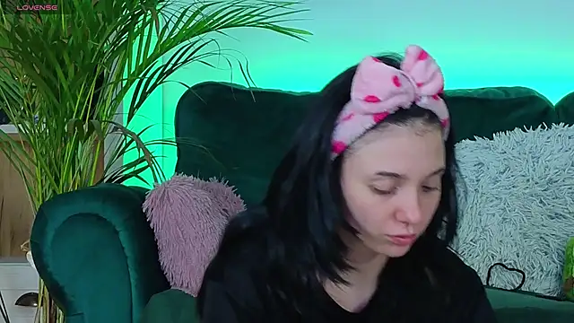 AveryWillow online show from 10, 10, 2025