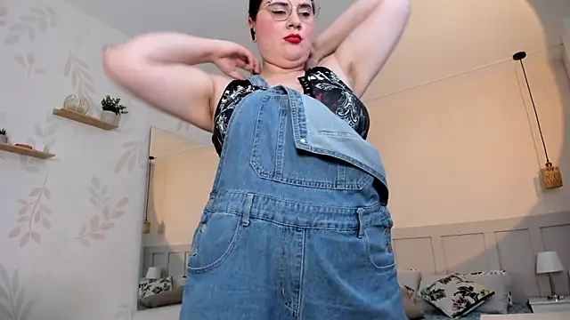 Snapshot of MartinaGuzmann chatting on 6, 5, 2026 MartinaGuzmann online show from 6, 5, 2026