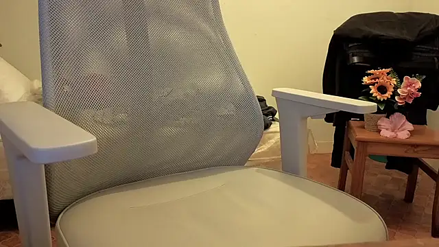 Snapshot of SteveStiffbone chatting on 29, 10, 2025 SteveStiffbone online show from 29, 10, 2025