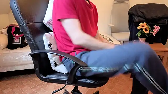 Snapshot of SteveStiffbone chatting on 15, 11, 2025 SteveStiffbone online show from 15, 11, 2025