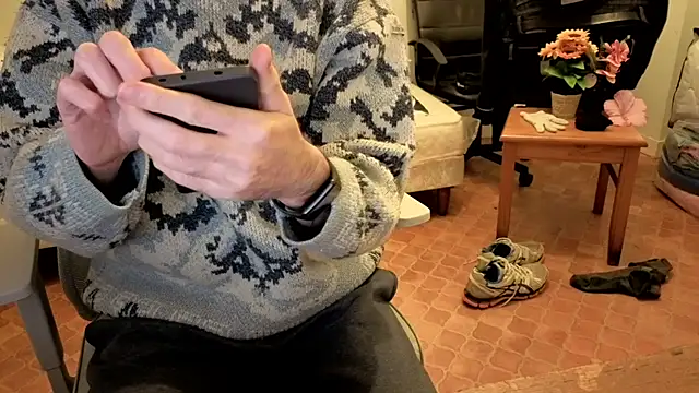 Snapshot of SteveStiffbone chatting on 15, 12, 2025 SteveStiffbone online show from 15, 12, 2025