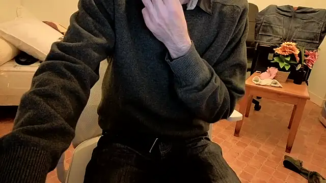 Snapshot of SteveStiffbone chatting on 18, 12, 2025 SteveStiffbone online show from 18, 12, 2025