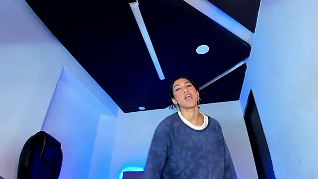 MiaCavallii  online show from 28, 1, 2025