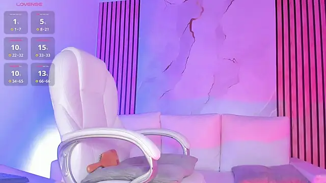 MiaCavallii  online show from 18, 9, 2025