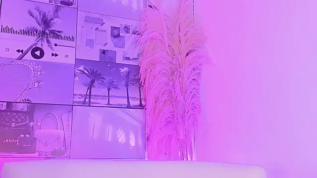 MiaCavallii  online show from 2, 11, 2025