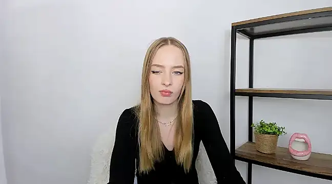 Snapshot of LilaGold chatting on 3, 12, 2024 LilaGold online show from 3, 12, 2024