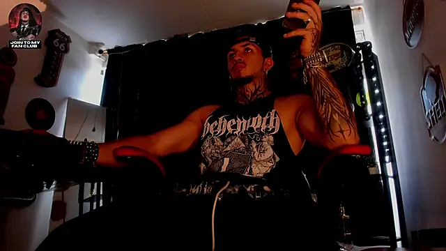 Snapshot of the_beast_master_ chatting on 13, 3, 2026 the beast master online show from 13, 3, 2026