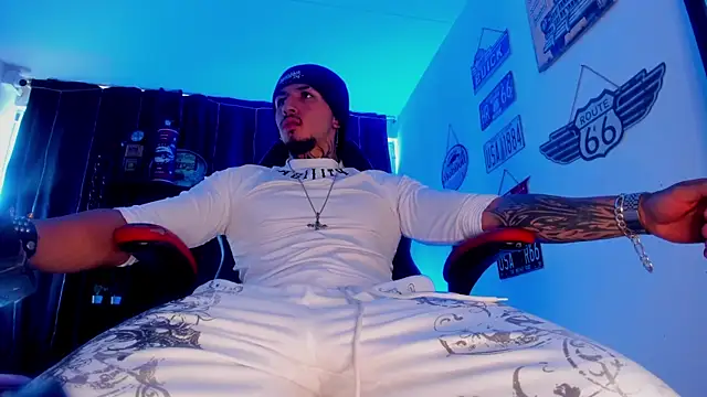 Snapshot of the_beast_master_ chatting on 2, 4, 2026 the beast master online show from 2, 4, 2026