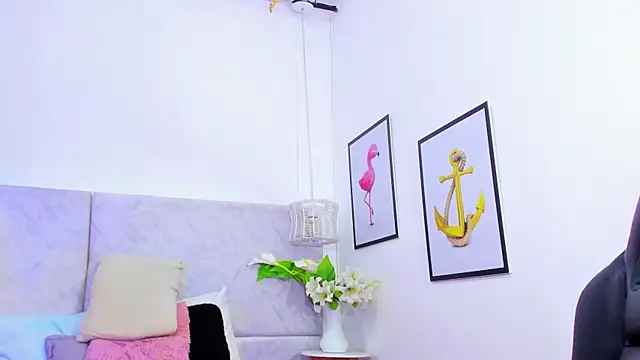 naomiii   online show from 24, 10, 2025