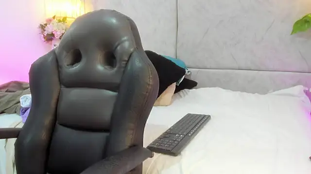 naomiii   online show from 16, 3, 2026