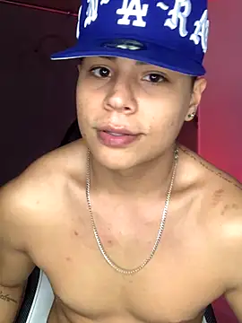 Snapshot of SantiagoReyesFtt chatting on 22, 10, 2025 SantiagoReyesFtt online show from 22, 10, 2025