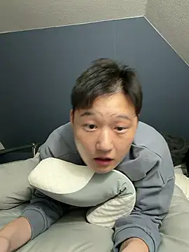 Snapshot of tuki_fu chatting on 24, 4, 2026 tuki fu online show from 24, 4, 2026