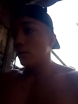 Snapshot of tayson_ chatting on 8, 10, 2025 tayson online show from 8, 10, 2025