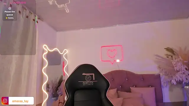 Snapshot of Amara_tay chatting on 22, 12, 2025 Amara tay online show from 22, 12, 2025