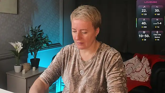 Snapshot of Nika_Smit chatting on 4, 4, 2026 Nika Smit online show from 4, 4, 2026