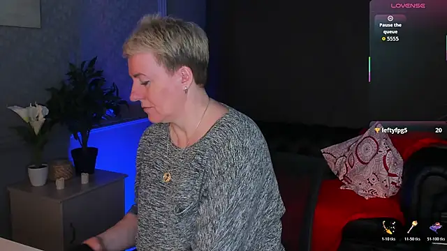 Snapshot of Nika_Smit chatting on 5, 4, 2026 Nika Smit online show from 5, 4, 2026