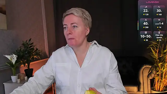 Snapshot of Nika_Smit chatting on 18, 4, 2026 Nika Smit online show from 18, 4, 2026