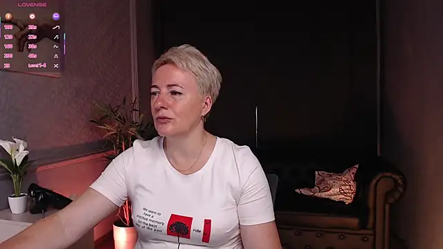 Snapshot of Nika_Smit chatting on 5, 7, 2026 Nika Smit online show from 5, 7, 2026