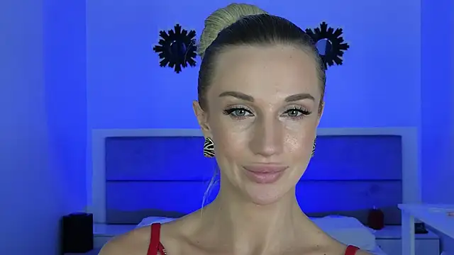 Megan Kira online show from 13, 7, 2026