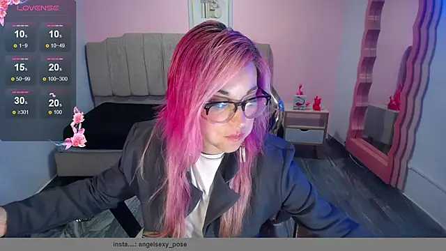 Snapshot of abril_ch_ chatting on 28, 10, 2025 abril ch online show from 28, 10, 2025