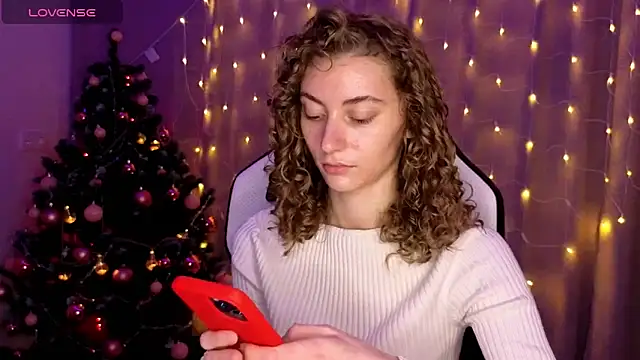 Snapshot of lady_curls chatting on 14, 12, 2024 lady curls online show from 14, 12, 2024