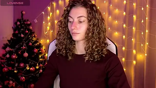 Snapshot of lady_curls chatting on 16, 12, 2024 lady curls online show from 16, 12, 2024