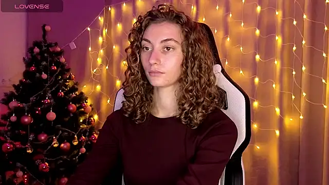 Snapshot of lady_curls chatting on 17, 12, 2024 lady curls online show from 17, 12, 2024