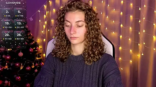 Snapshot of lady_curls chatting on 18, 12, 2024 lady curls online show from 18, 12, 2024