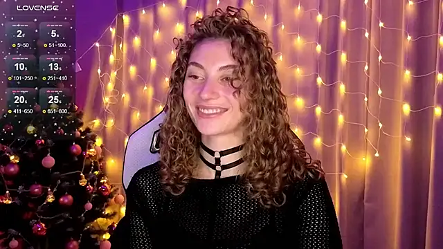 Snapshot of lady_curls chatting on 20, 12, 2024 lady curls online show from 20, 12, 2024