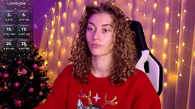 Snapshot of lady_curls chatting on 24, 12, 2024 lady curls online show from 24, 12, 2024