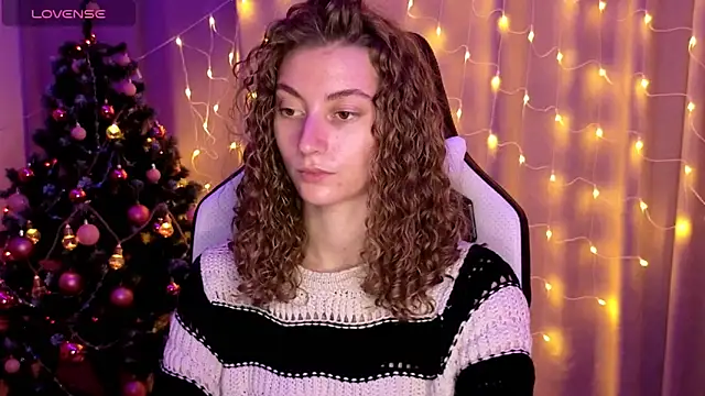 Snapshot of lady_curls chatting on 28, 12, 2024 lady curls online show from 28, 12, 2024