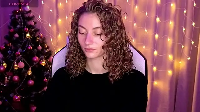 Snapshot of lady_curls chatting on 30, 12, 2024 lady curls online show from 30, 12, 2024