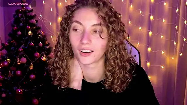 Snapshot of lady_curls chatting on 31, 12, 2024 lady curls online show from 31, 12, 2024