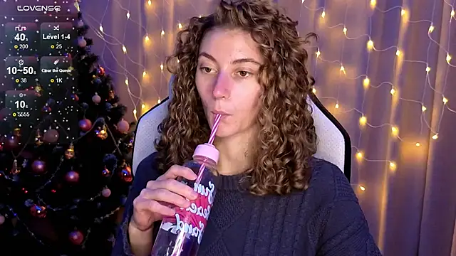 Snapshot of lady_curls chatting on 1, 1, 2025 lady curls online show from 1, 1, 2025