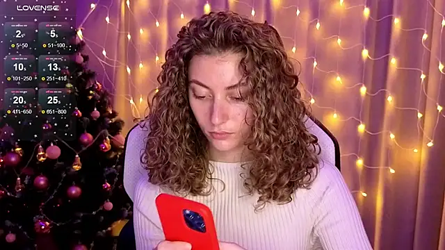 Snapshot of lady_curls chatting on 4, 1, 2025 lady curls online show from 4, 1, 2025