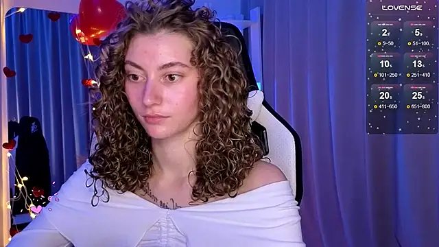 Snapshot of lady_curls chatting on 17, 2, 2025 lady curls online show from 17, 2, 2025