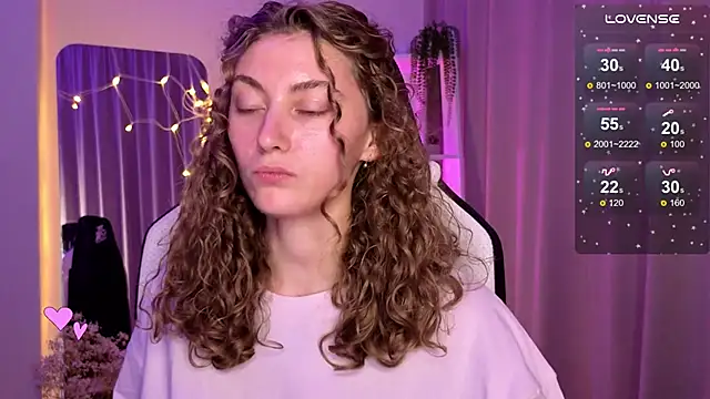 Snapshot of lady_curls chatting on 10, 3, 2025 lady curls online show from 10, 3, 2025