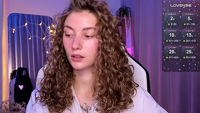 Snapshot of lady_curls chatting on 15, 3, 2025 lady curls online show from 15, 3, 2025